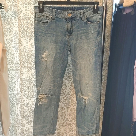 White House Black Market Denim - GUC White House Black Market Women's Size 4 Distressed Mid-Rise Denim Capri